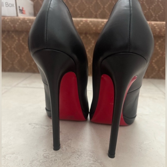 Christian Louboutin - Picture 5 of 5